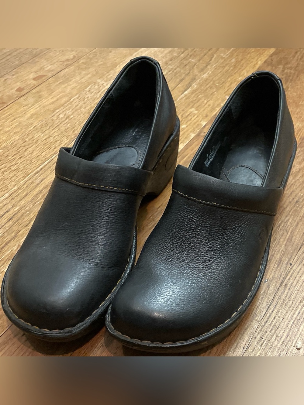 Born Classic Black Leather Slip-On Clogs size 8
